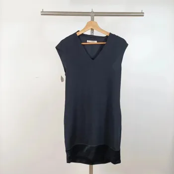 Robe noire sans manches See U Soon – col V, taille XS, détails bas et dos A1076