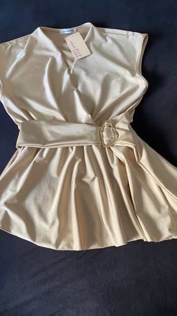 ✨ Haut / Blouse Ceinturée – Neuf avec étiquette ✨