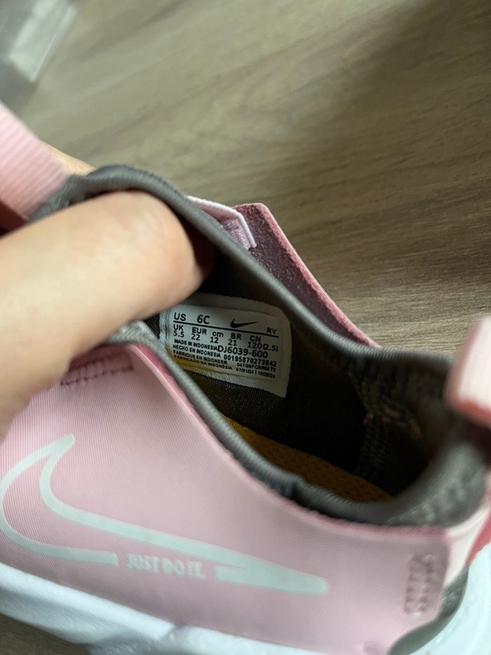 Baskets Nike pointure 22 - photo numéro 6