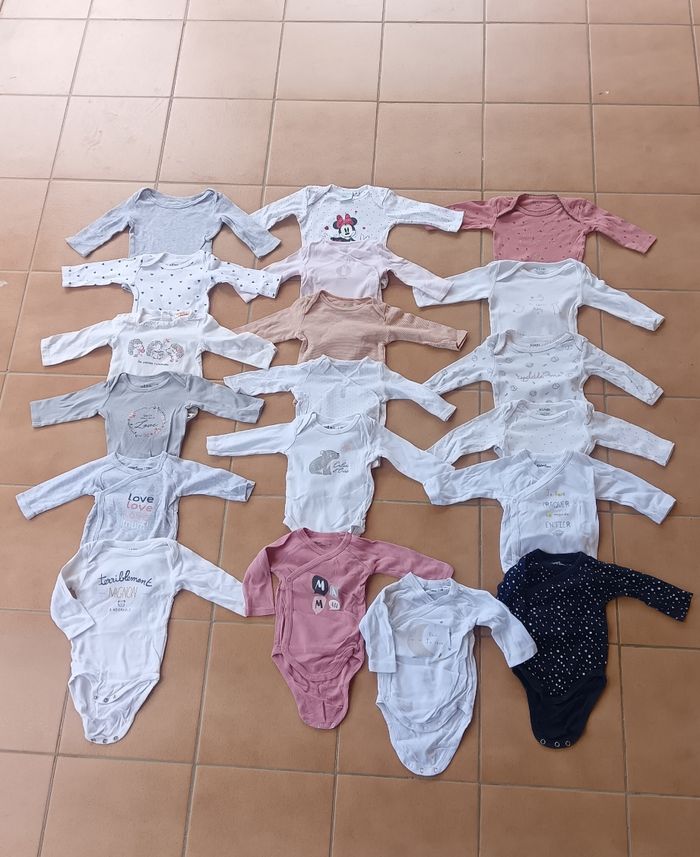 Lot 19 bodys 3 mois fille manche longue