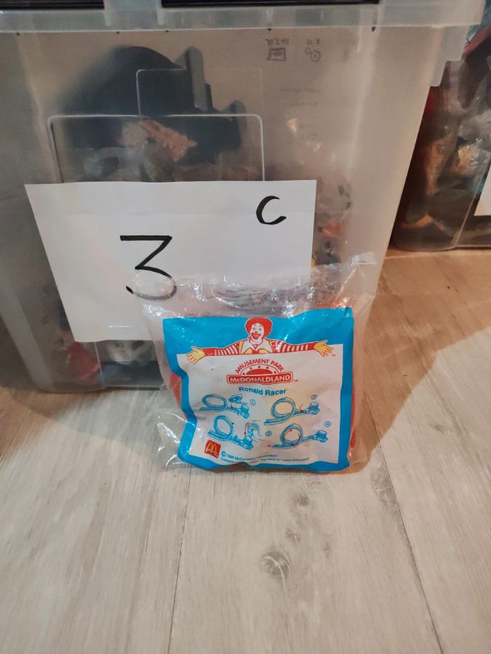 Figurine McDonald's Ronald racer