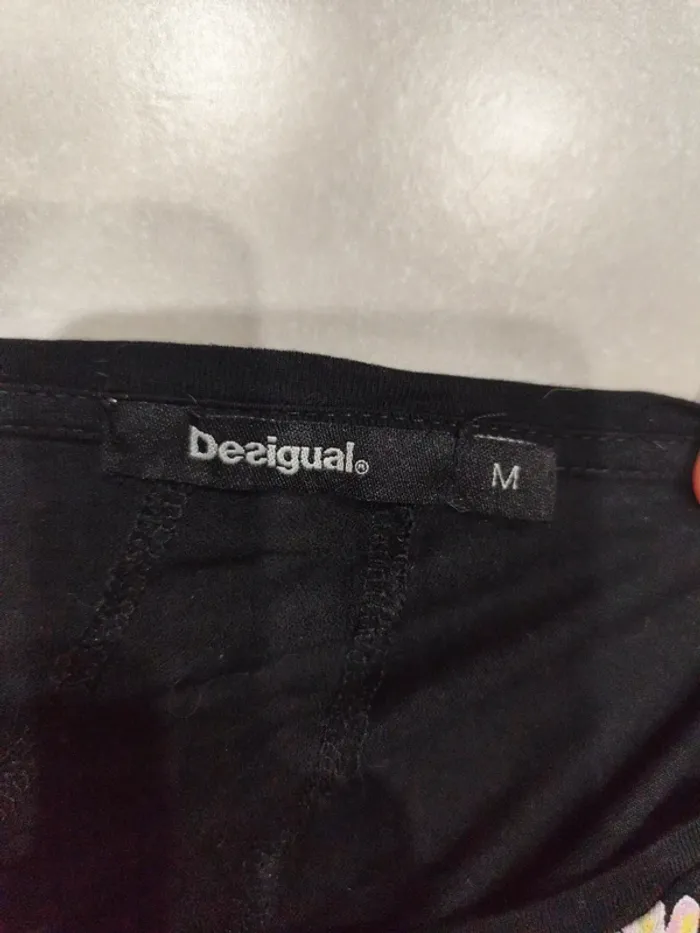T-shirt Desigual taille m - photo numéro 3
