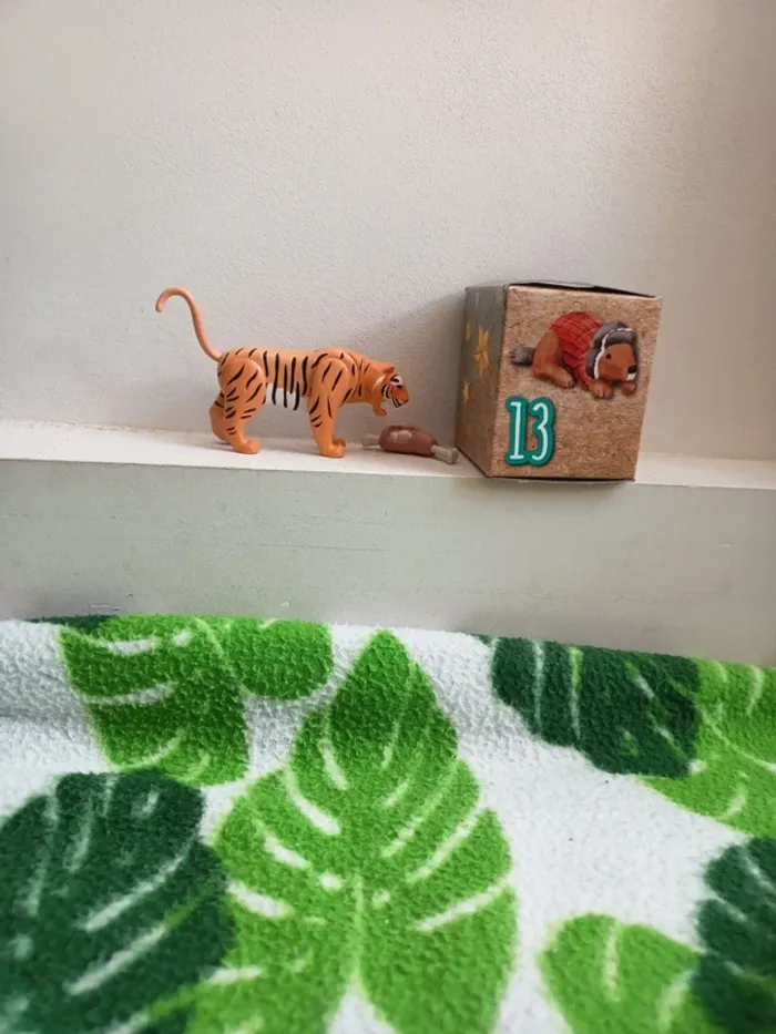 tigre et bout de viande playmobil