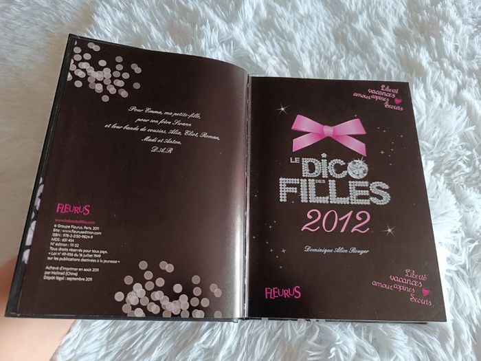 Livre Le dico des Filles 2012 _ Fleurus - photo numéro 2