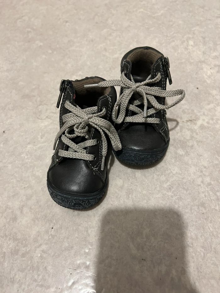 Chaussures enfant T 19 - photo numéro 2