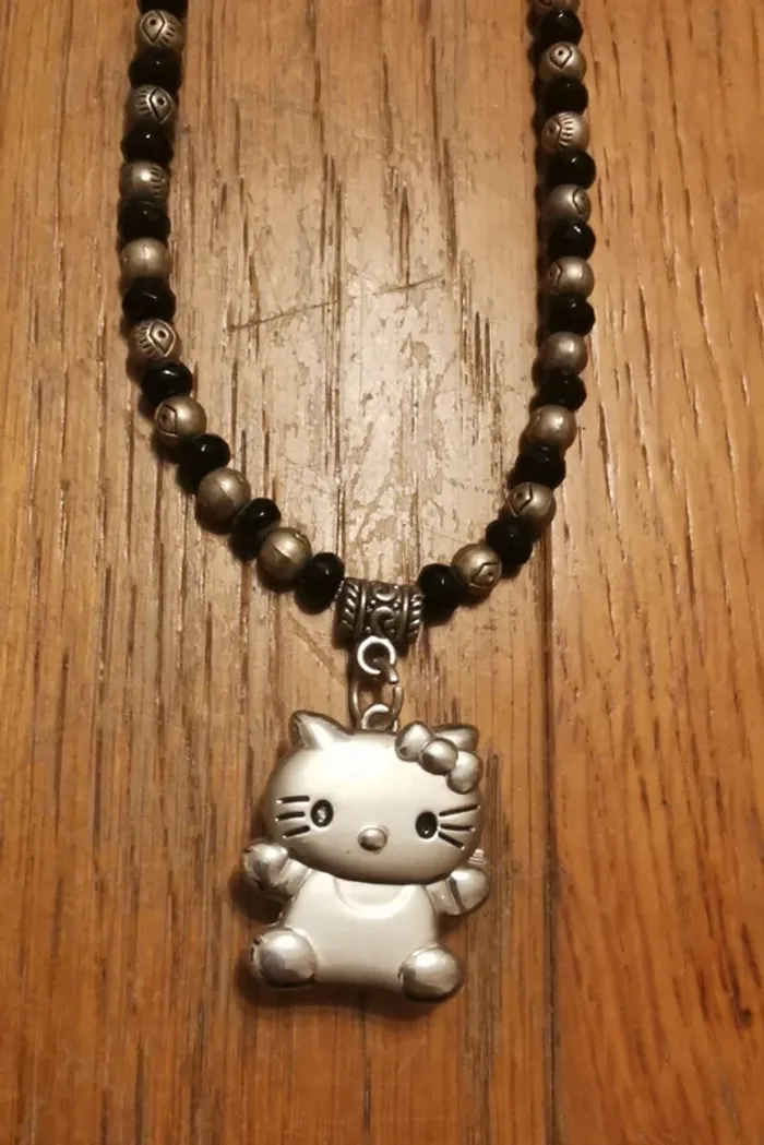 Lot 2 colliers dont hello kitty - photo numéro 2