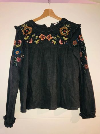 Superbe blouse grise en coton broderies et perles Zara