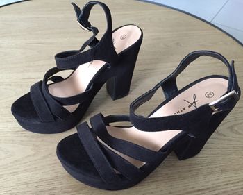 sandale à brides et talon haut plateforme