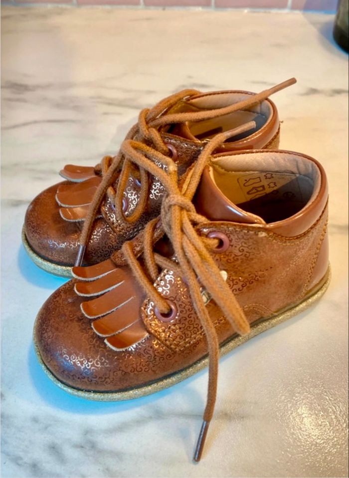 Chaussures en cuir taille 20 Aster - parfait état - photo numéro 2