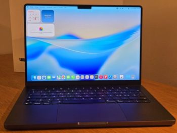 Je vends un MacBook Pro 14" (nov. 2023) en parfait état, comme neuf