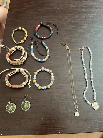 Lot de bijoux fantaisie