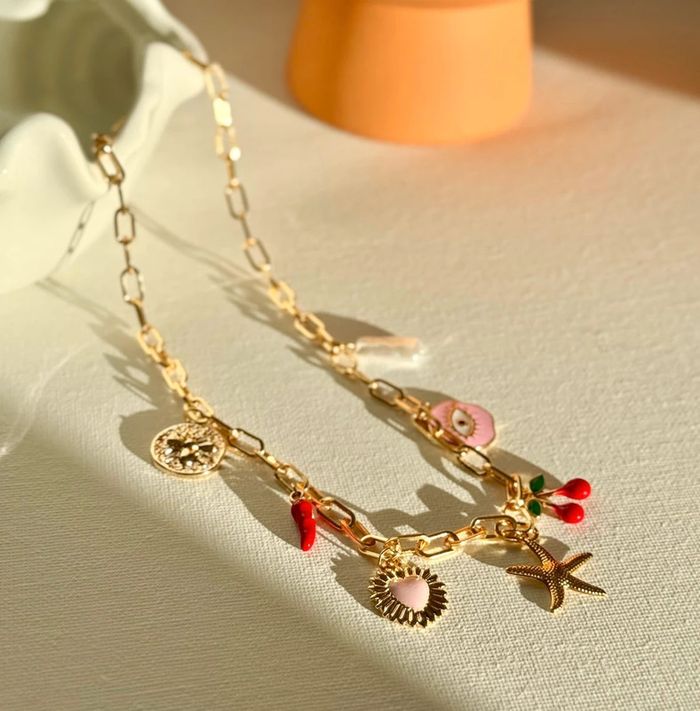 Collier pendentifs fantaisie multicolores chaîne dorée – Neuf - photo numéro 3