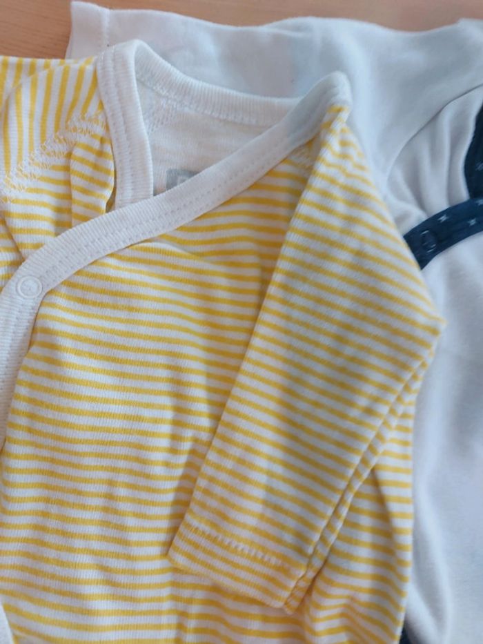 Lot bodies 0 mois - photo numéro 4