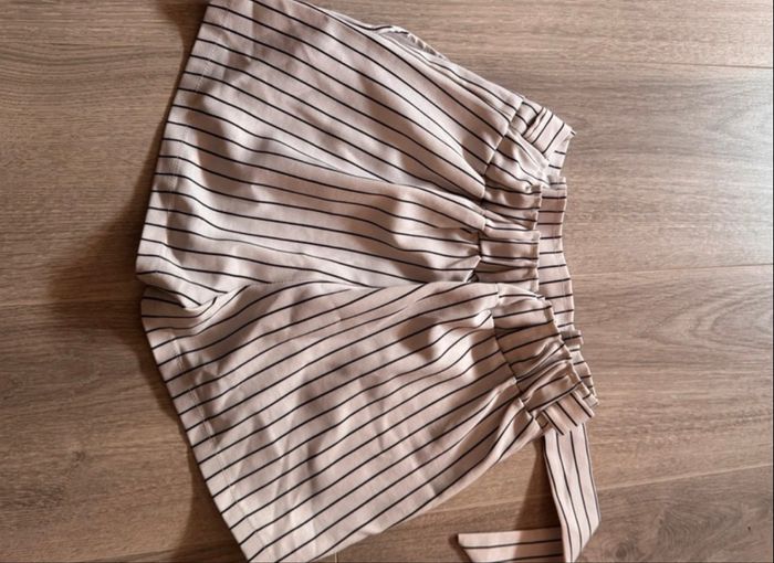 Short blanc à rayure noir - photo numéro 2