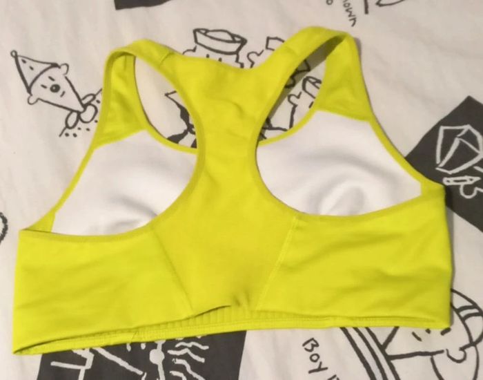 Brassière de sport Nike taille S - photo numéro 2