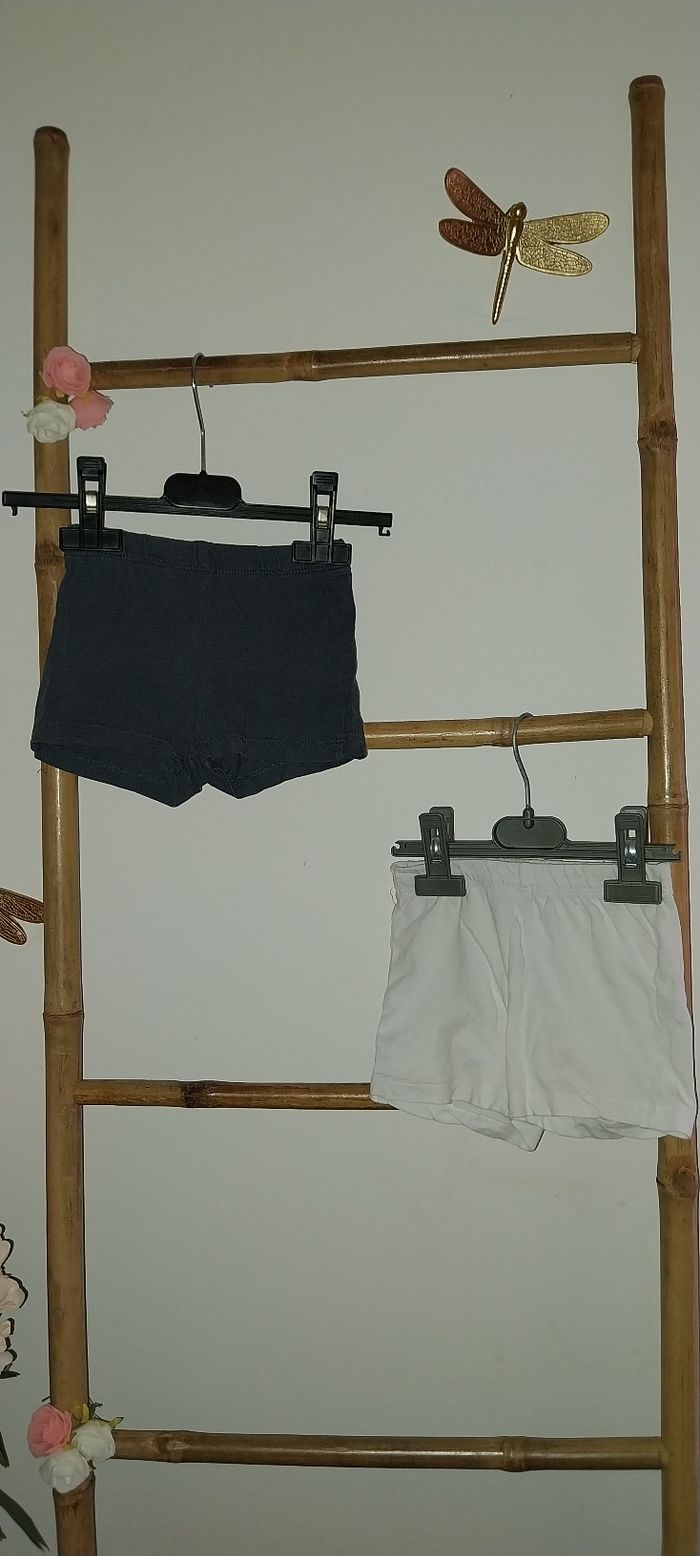 Duo/ Lot de 2 shorts La Halle 18 mois très bon état