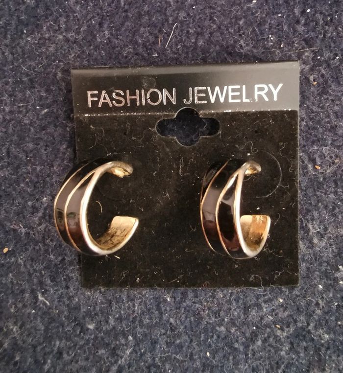 Anneaux noirs et dorés