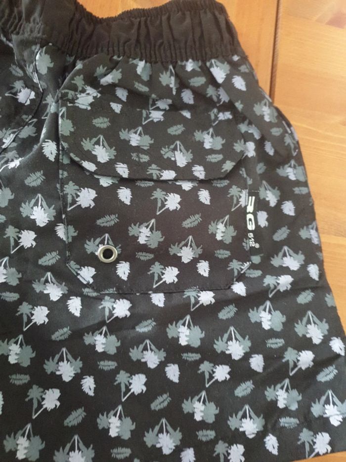 Lot de 2 shorts de bain 6 ans neufs - photo numéro 9