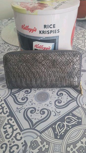 Pochette grise métallisée