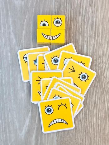 Jeu des émotions en bois, jaune