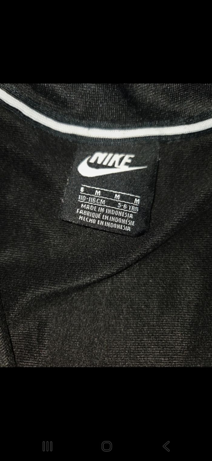 Veste nike noire 5/6 ans - photo numéro 3