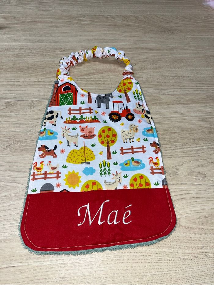 Bavoir cantine - photo numéro 3