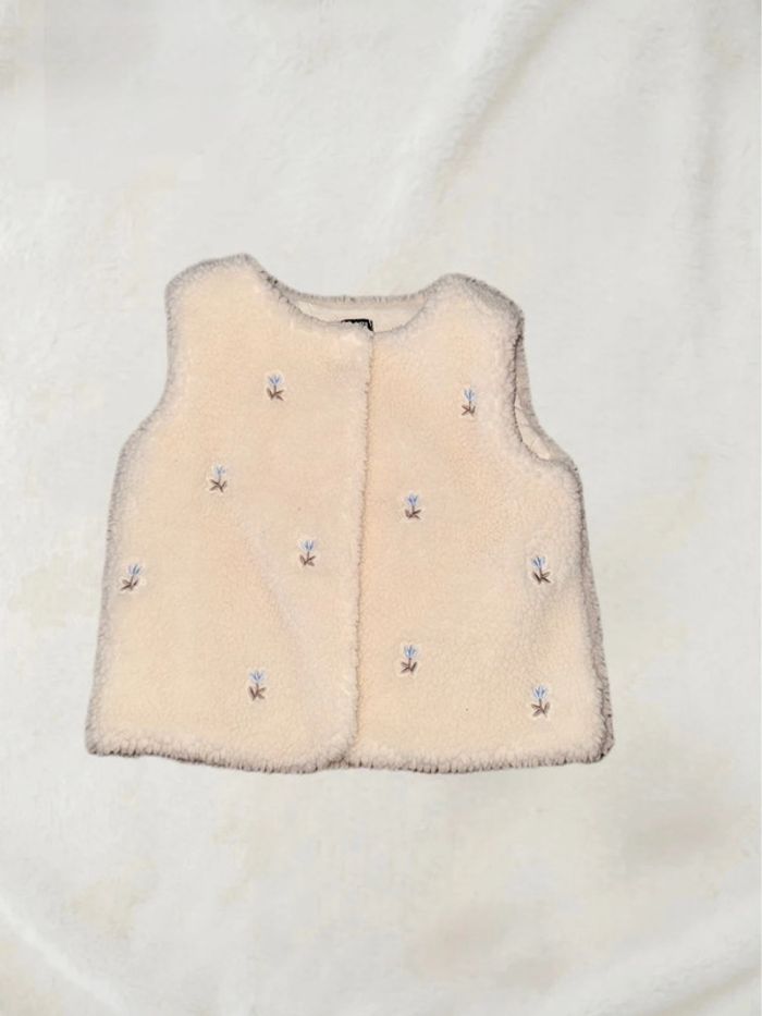 🌷Superbe gilet sans manches fleuris🌷