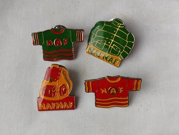 Lot de 4 pin's Naf naf vintage
