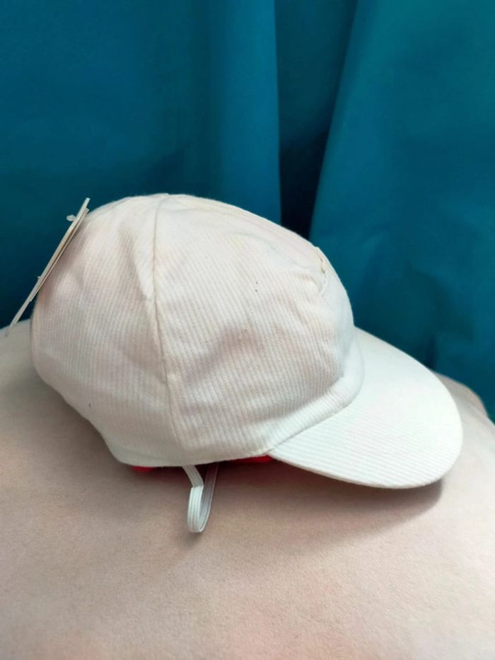 Casquette bébé en velours fin écru – unisexe - photo numéro 3
