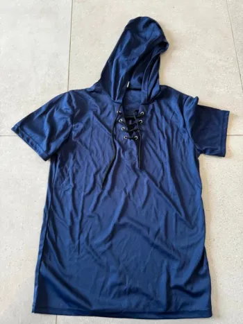 Haut à capuche M, très bon état
