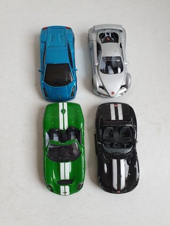Lot de 4 voitures