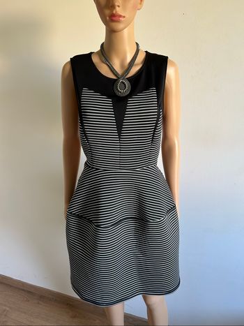 Robe rayée noire et blanche sans manches Molly Bracken taille S jamais portée