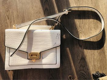 Sac blanc croco effet luxe - Tendance & Chic