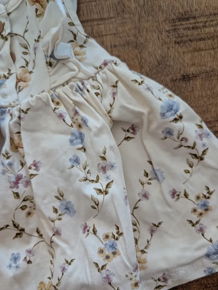 Robe fleurs 1mois - photo numéro 2