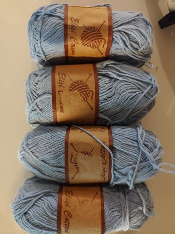 4 pelotes bleu 100gr