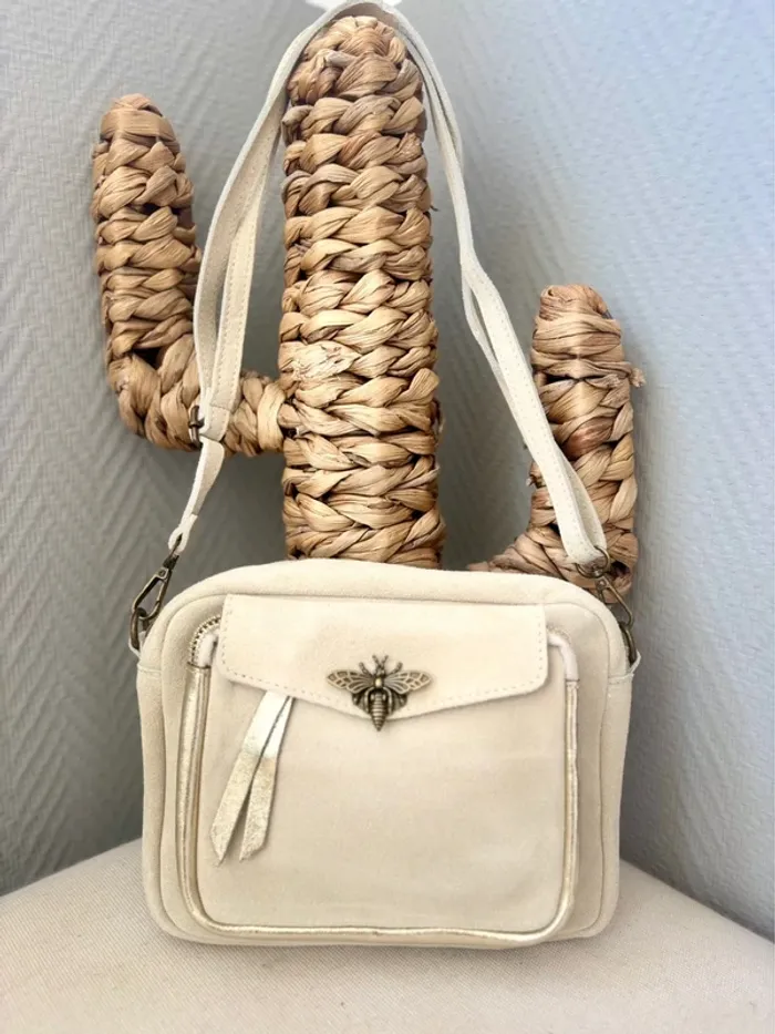 Sac cuir daim beige très clair ( crème ) avec fermoir abeille - photo numéro 3