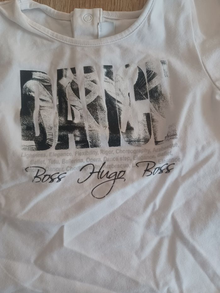 Haut hugoboss 6 mois - photo numéro 3