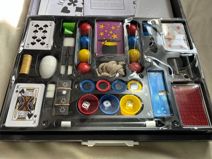 Valise de magicien 300 tours magie et cartes - photo numéro 2