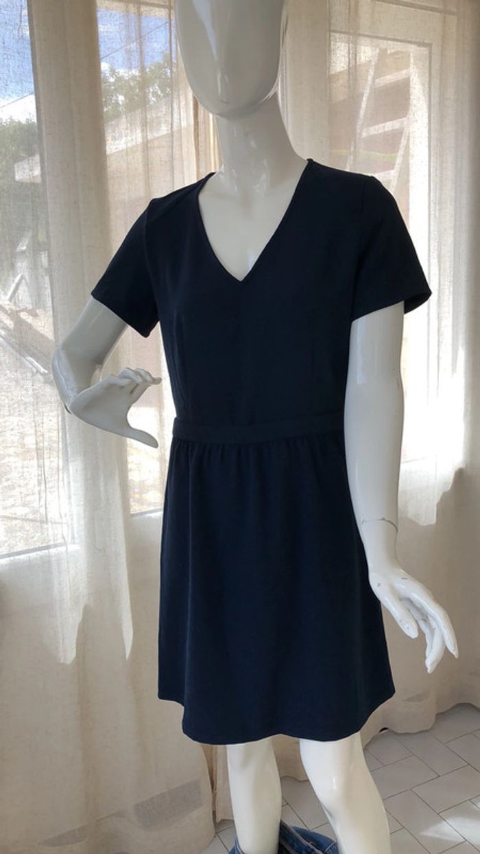 Très jolie robe bleue marine