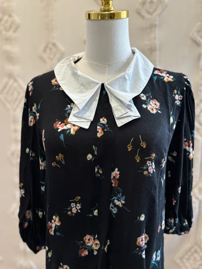 Blouse noire à fleurs col Claudine blanc – Les Poupées - photo numéro 2