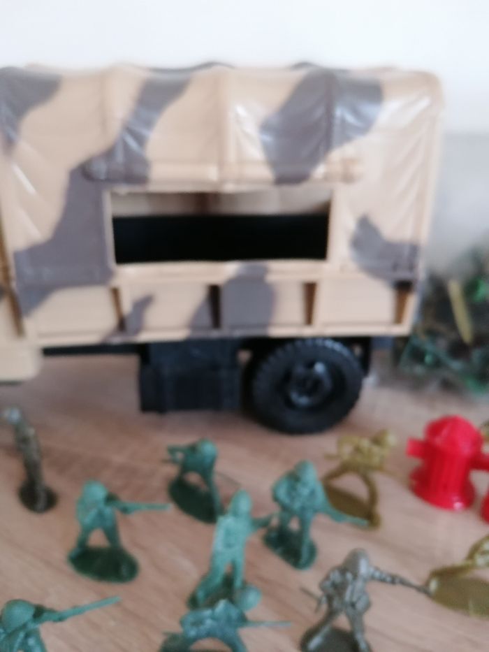 Lot camion et +40 soldats militaires en plastique - photo numéro 3