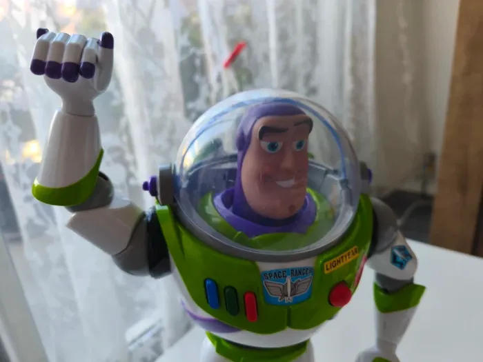 Jouet Figurine parlante Buzz l'éclair articulé Disney Toy Story 32cm - photo numéro 2