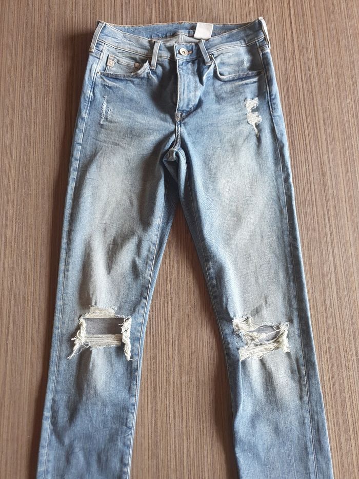 Très joli jeans troué H&M 🌸 - photo numéro 4