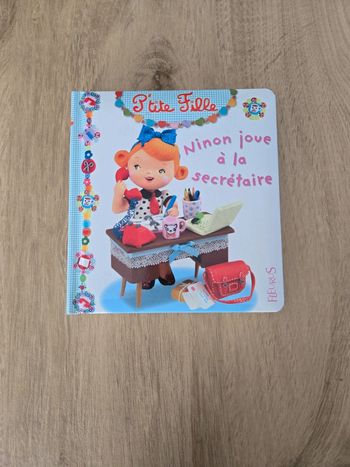 Livre Ninon joue à la secrétaire