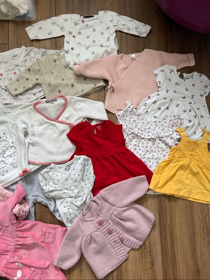 Lot vêtements fille 0 a 6 mois - photo numéro 3