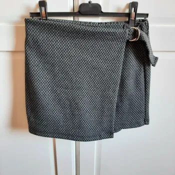 Jupe short portefeuille anthracite 10 ans neuve