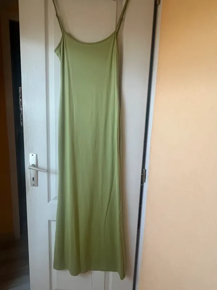 robe moulante a bretelles fines bershka moulante verte - photo numéro 3