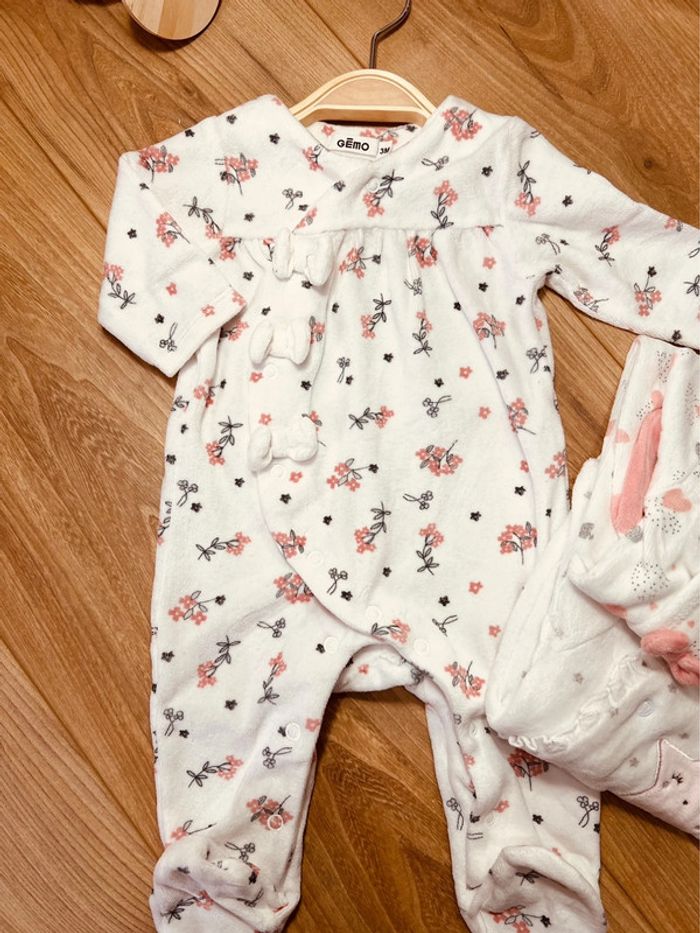 Taille 3 mois lot de 3 pyjamas velours fille Gemo blanc rose * étoiles fleurs cœurs * 🎀 - photo numéro 2