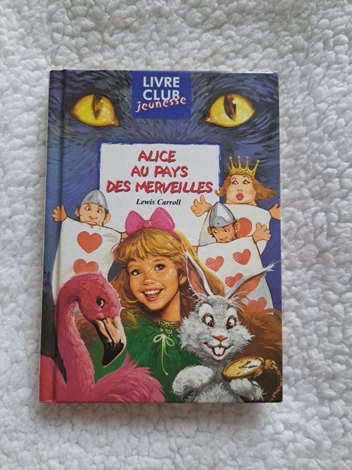 Livre "Alice aux pays des merveilles" de Lewis Carroll