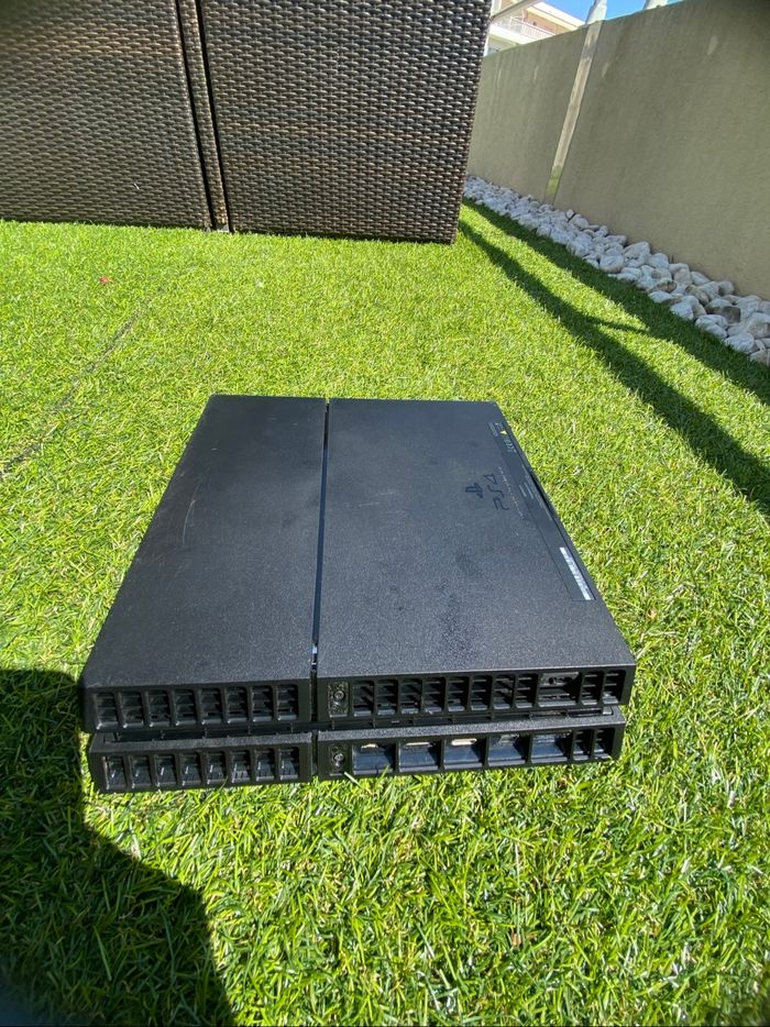 PS4 + pack - photo numéro 2